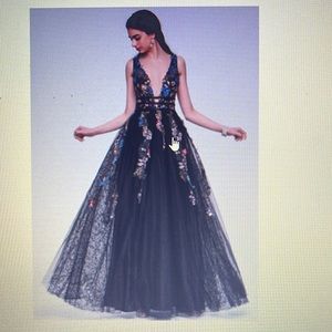 Ladies A-line v-neck floor-length tulle sequin evening gown with beading